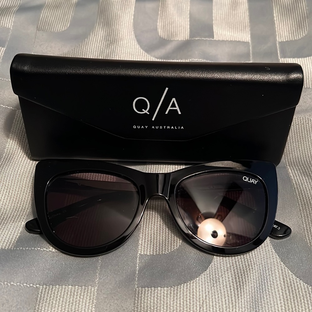 QUAY cat eye sunglasses with Hard Case
